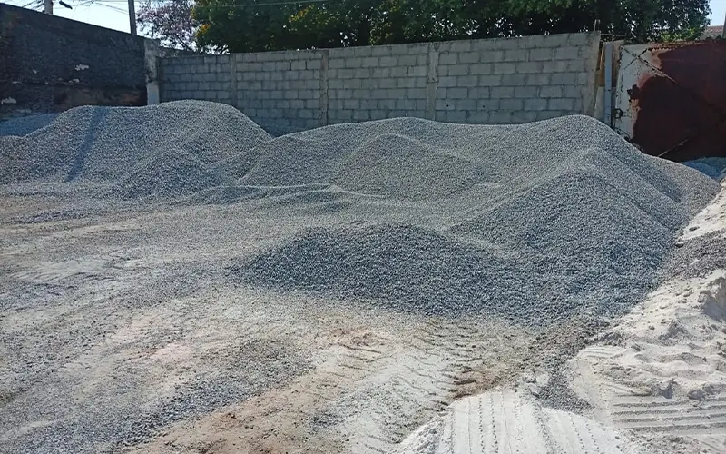 Pedra, brita e pó de pedra em Campinas, SP.